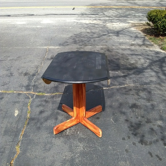 Folding table - Picture 5 of 6